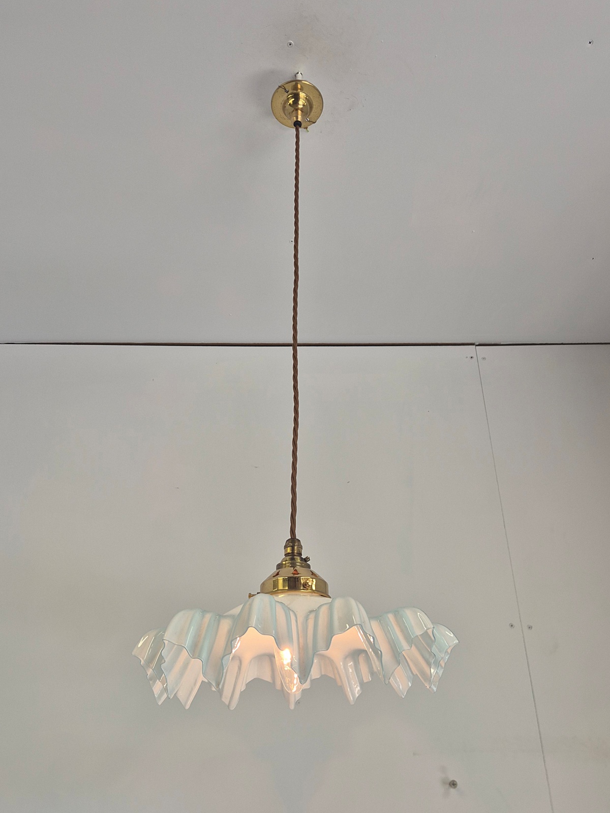 Unsigned | Large Opalescent 'Coolie' Pendant | France c.1920-25 - Image 4