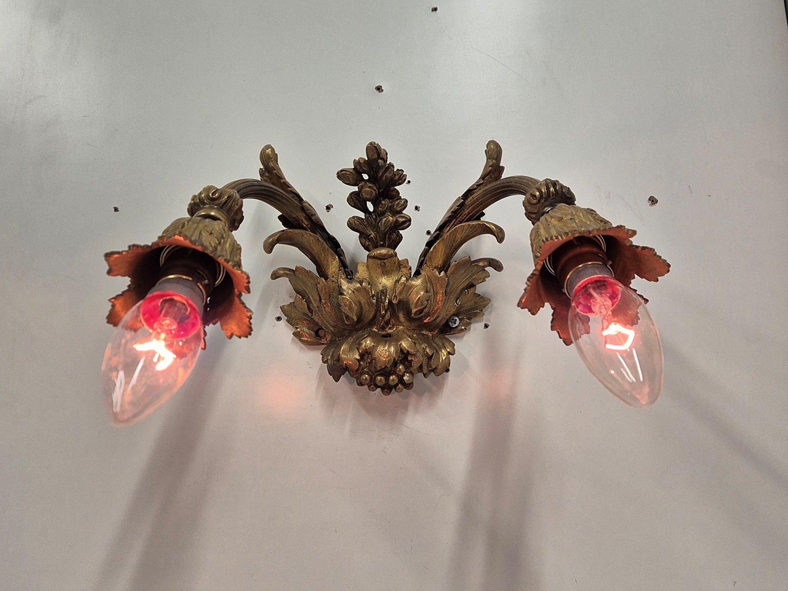 Unsigned | 2 x Pairs (4) Grecian Bronze Twin-Arm Appliques | France c.1900 - Image 3