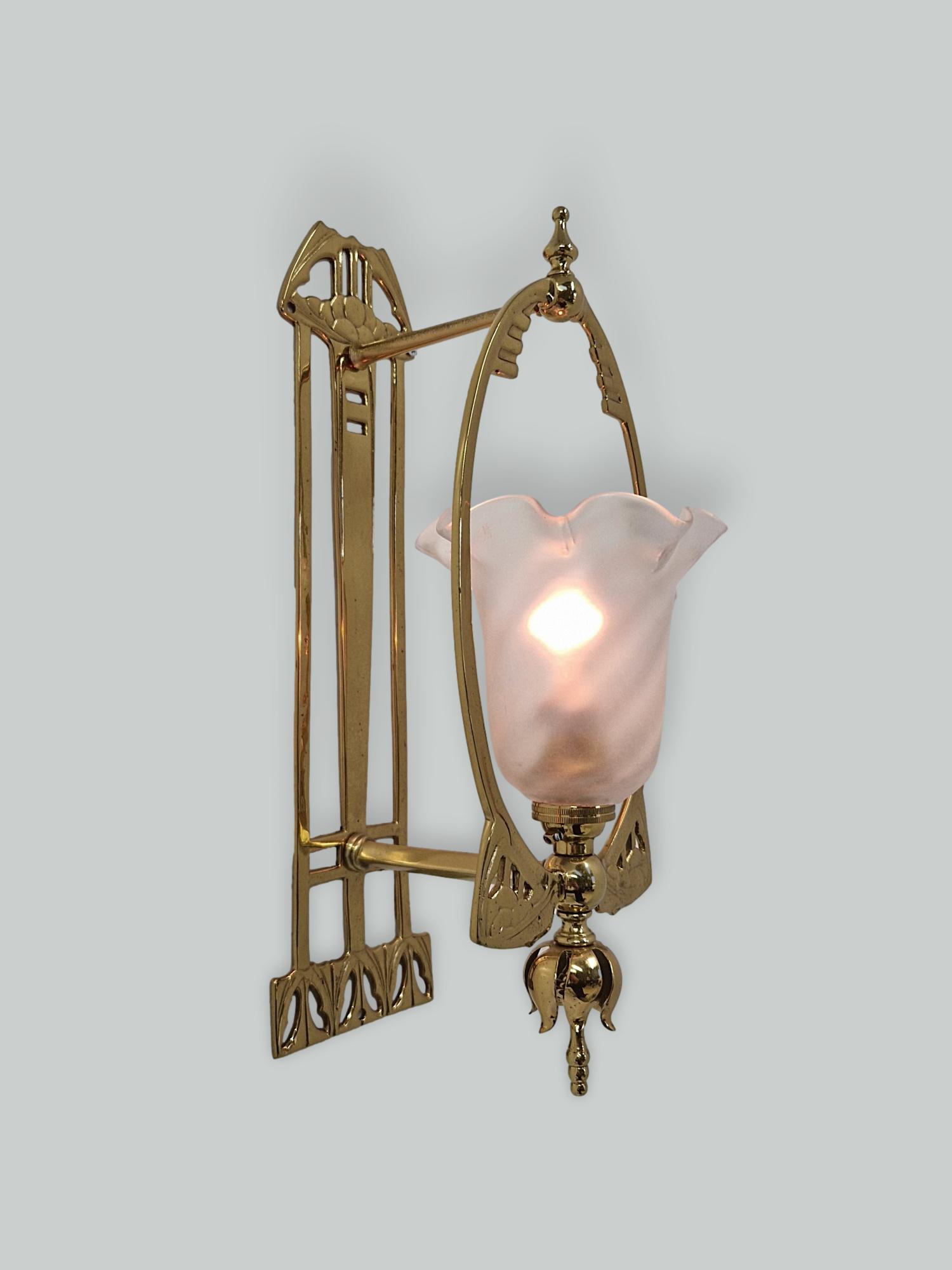 Unsigned | 2 Art Nouveau Brass Wall Lights | England c.1905