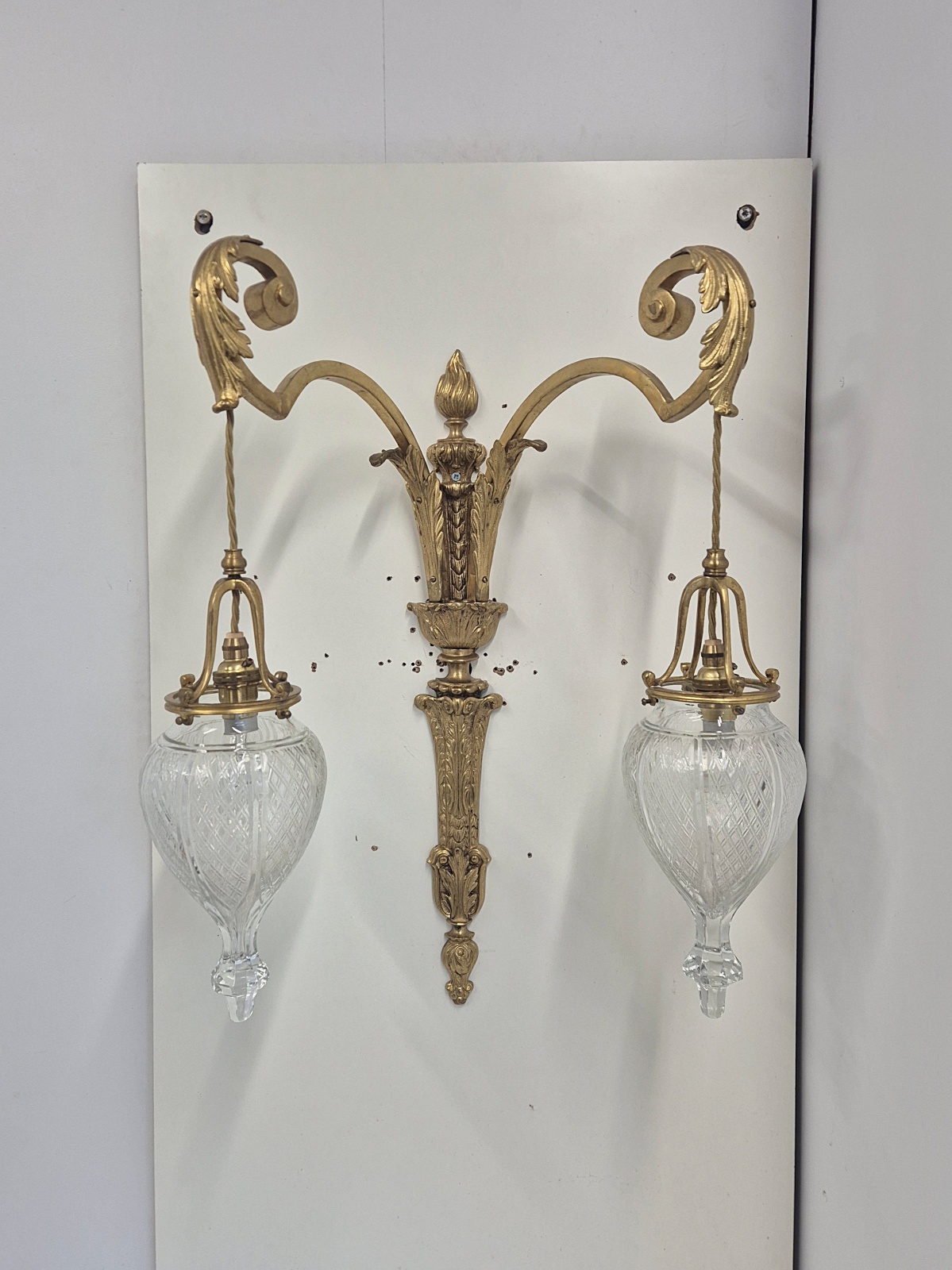 Attributed F & C Osler, Birmingham | 2 Monumental Louis XVI Style Twin-Arm Appliques | England c.1900-10 - Image 3