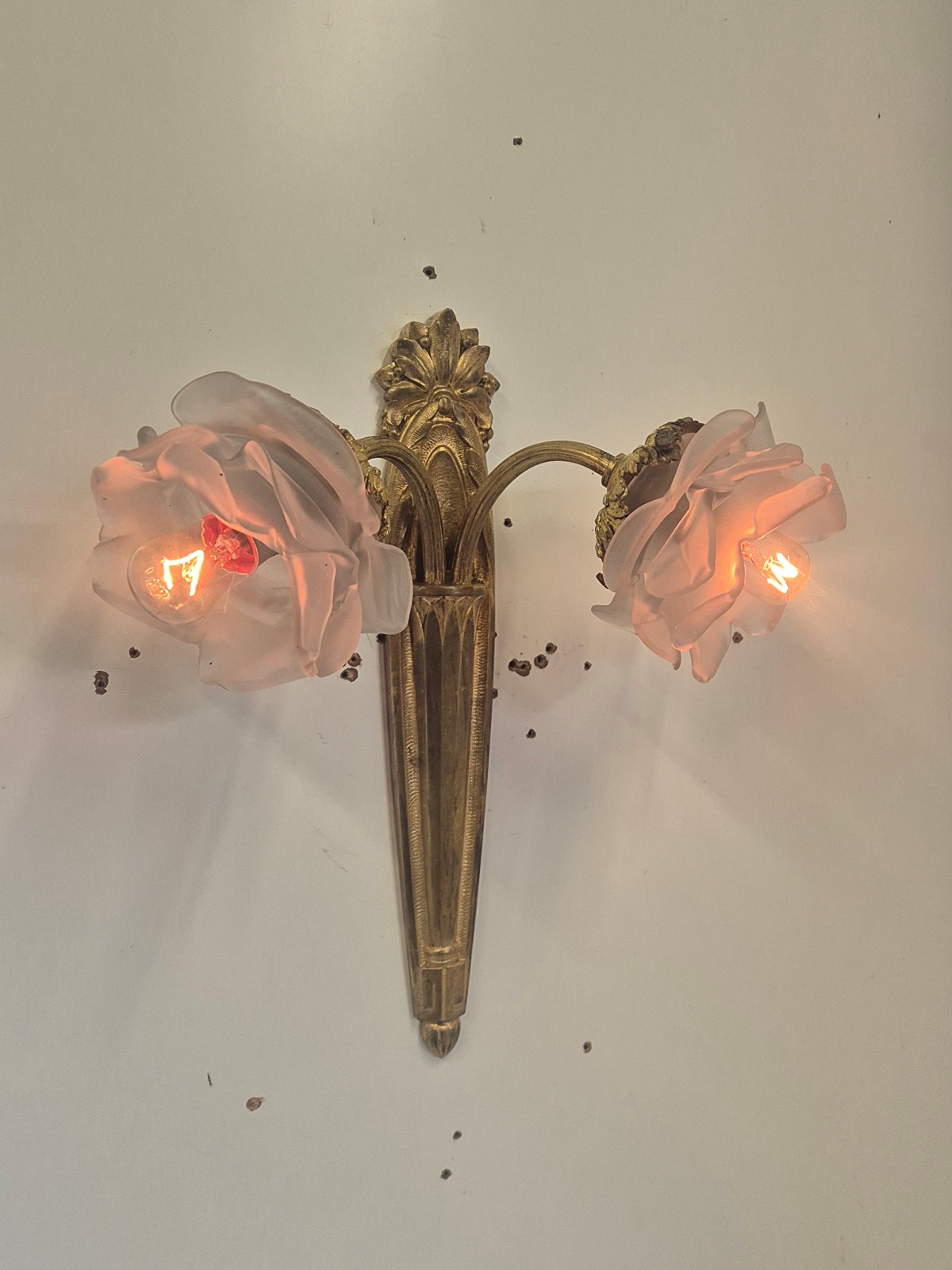 Unsigned | 2 Gilt-brass Twin-Arm Wall Appliques | France c.1920-30 - Image 4