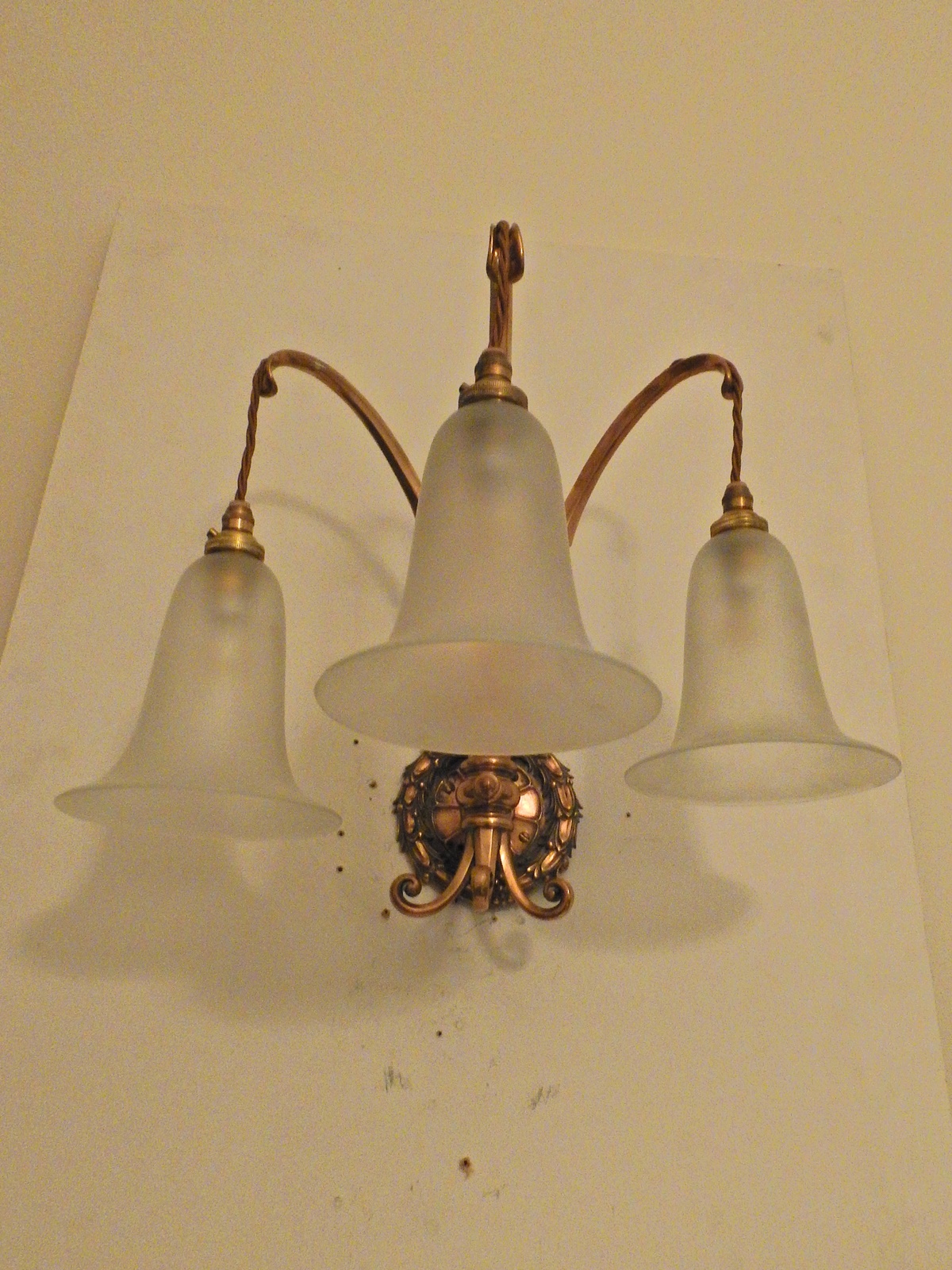 Attributed F & C Osler | 2 Triple-Arm Wall Appliques | England c.1905 - Image 2