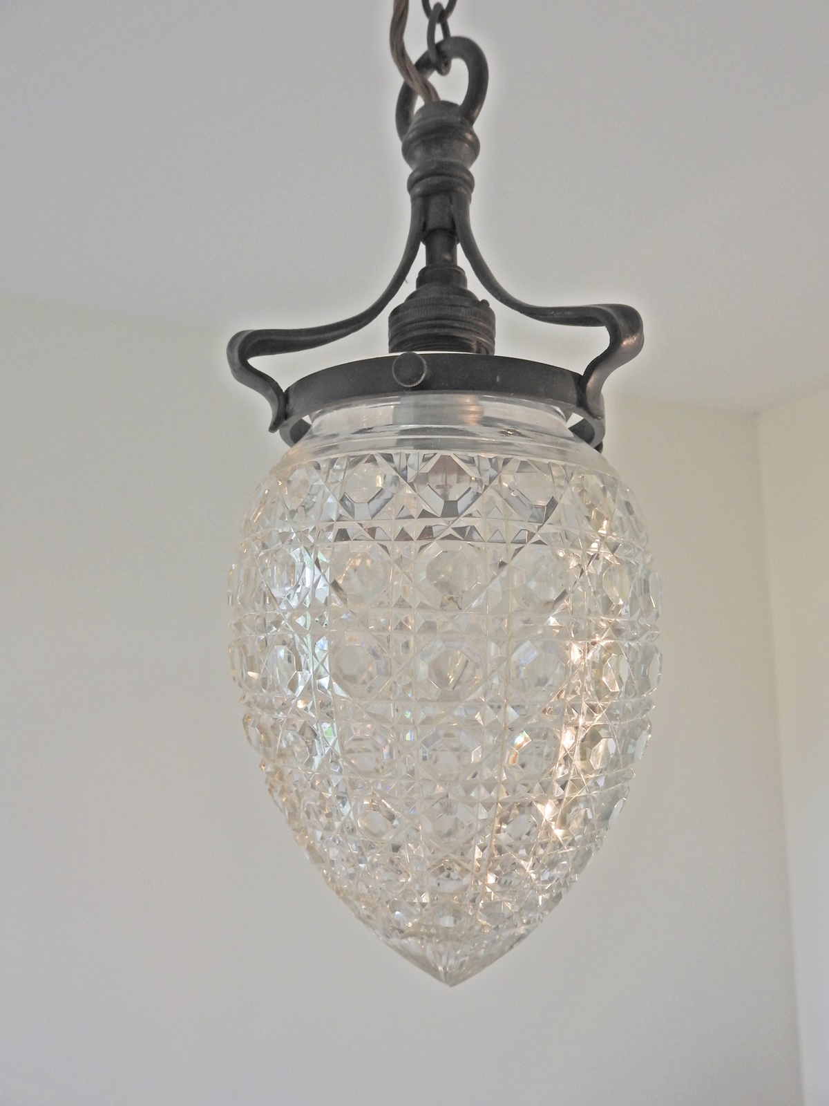 Unsigned | Cut-glass "Pineapple" Lampshade | England c.1905 - Image 2