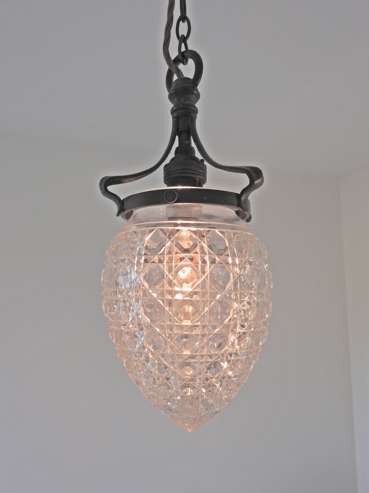 Unsigned | Cut-glass "Pineapple" Lampshade | England c.1905 - Image 3