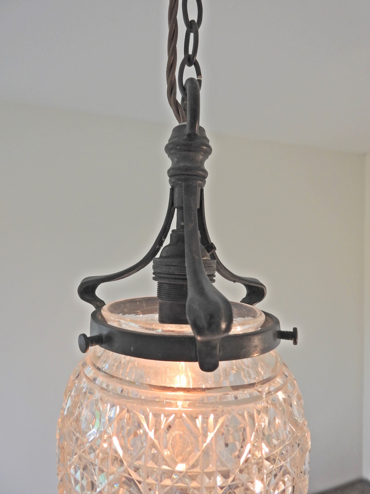 Unsigned | Cut-glass "Pineapple" Lampshade | England c.1905 - Image 4