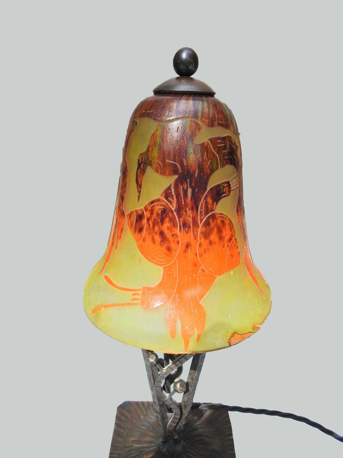 Le Verre Français (Verreries Schneider) | A Wrought-Iron "Mushroom" Table Lamp | France c.1925 - Image 3