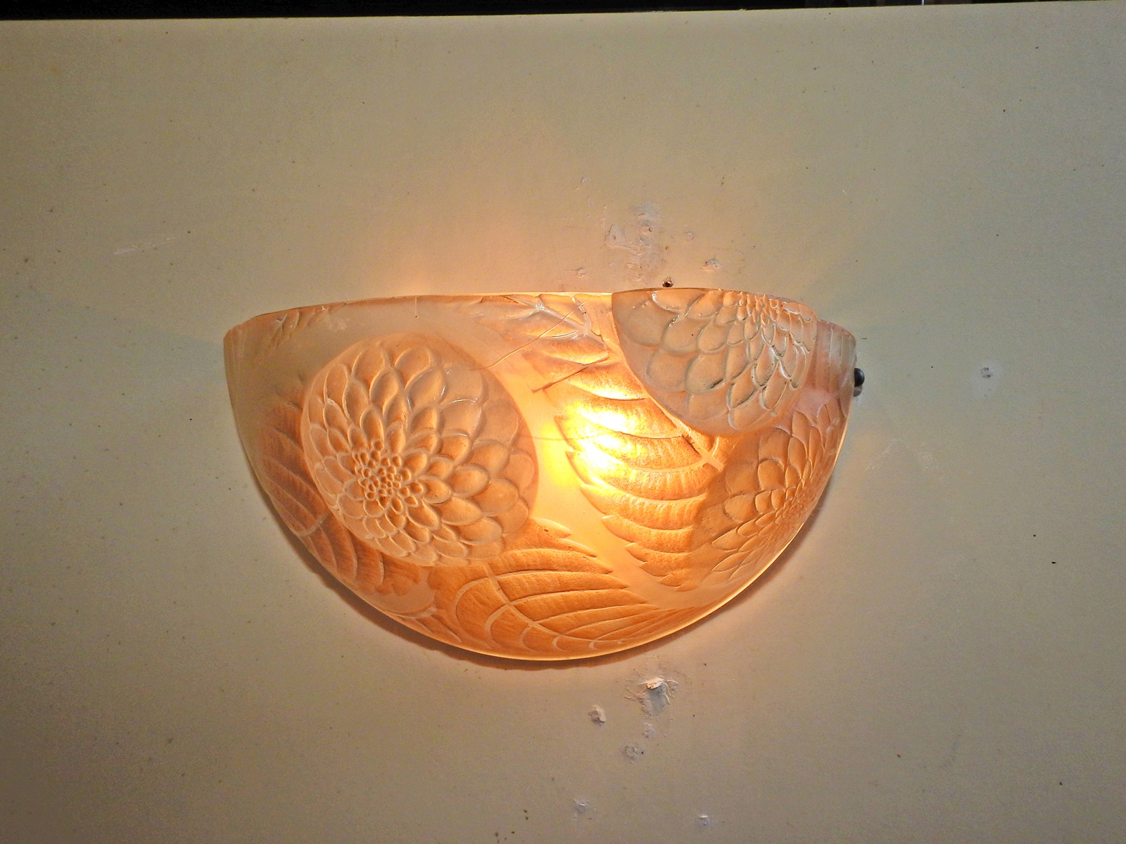 René Lalique | "Dahlia" Wall Light | France c.1930 | SOLD - Image 3
