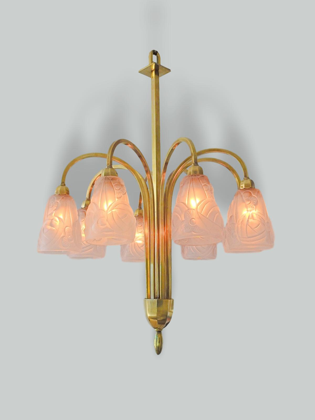 Verrerie D'art Degué | Impressive Eight-arm Art Deco Chandelier | France c.1935