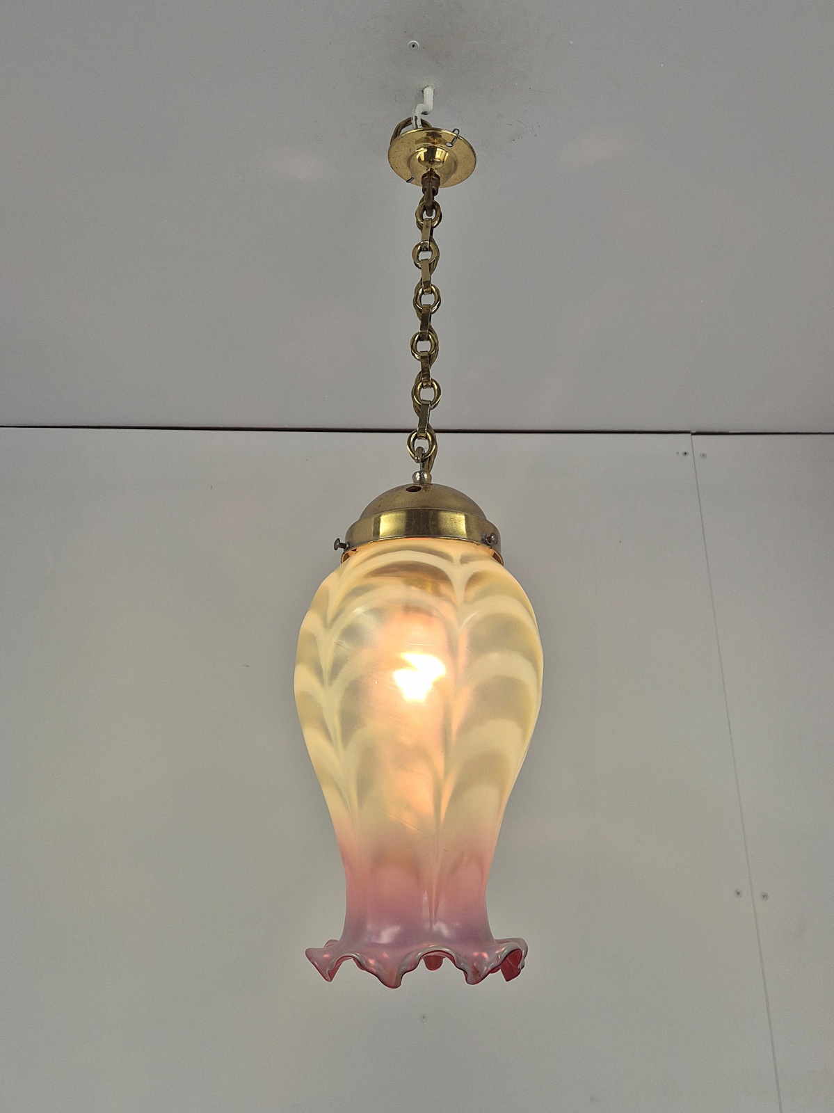 Attributed Thomas Webb & Sons | Impressive Vaseline-glass Art Nouveau Pendant | England c.1900-10 - Image 4
