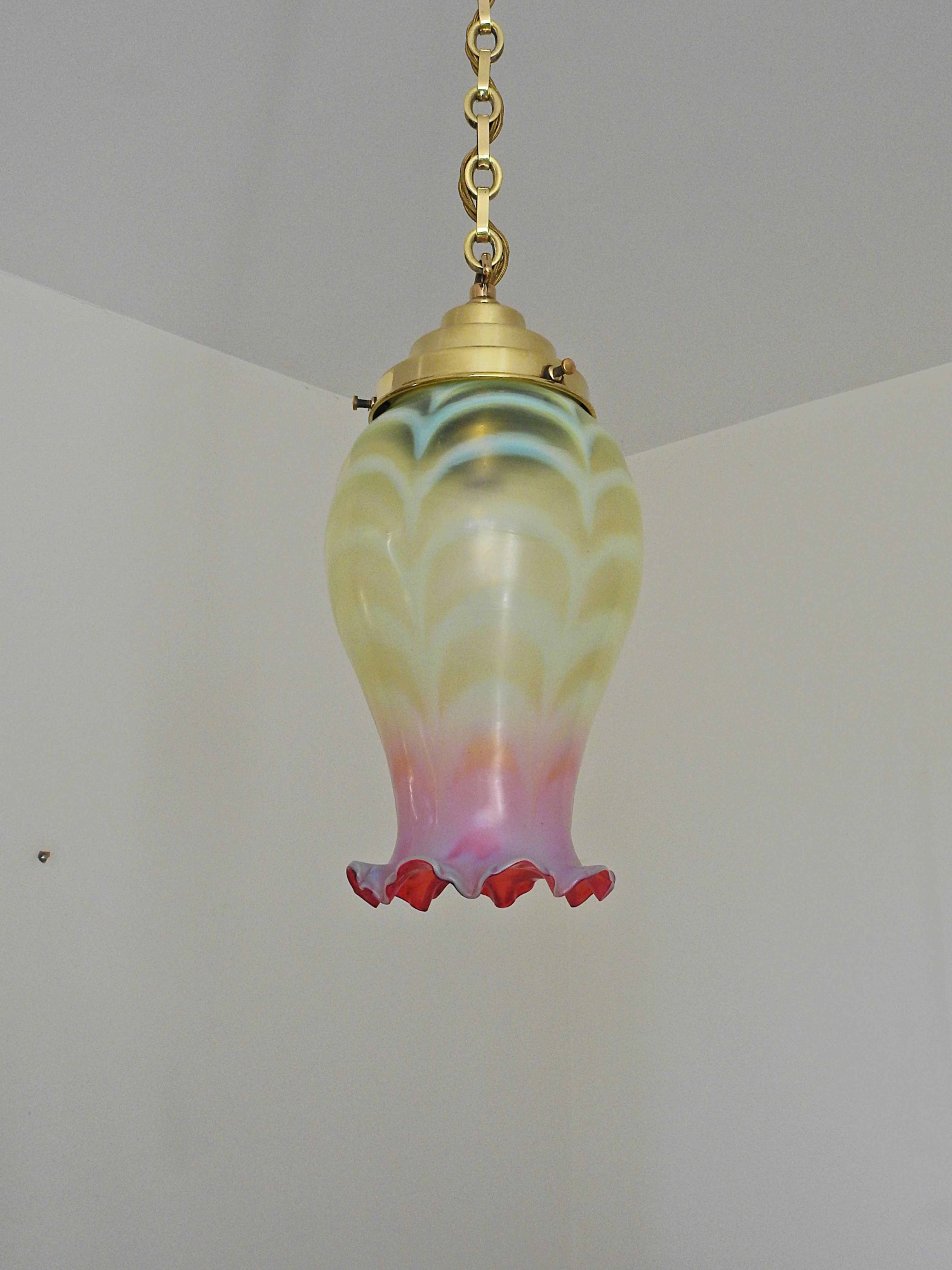 Attributed Thomas Webb & Sons | Large Vaseline-glass Lampshade | England c.1900 - Image 4