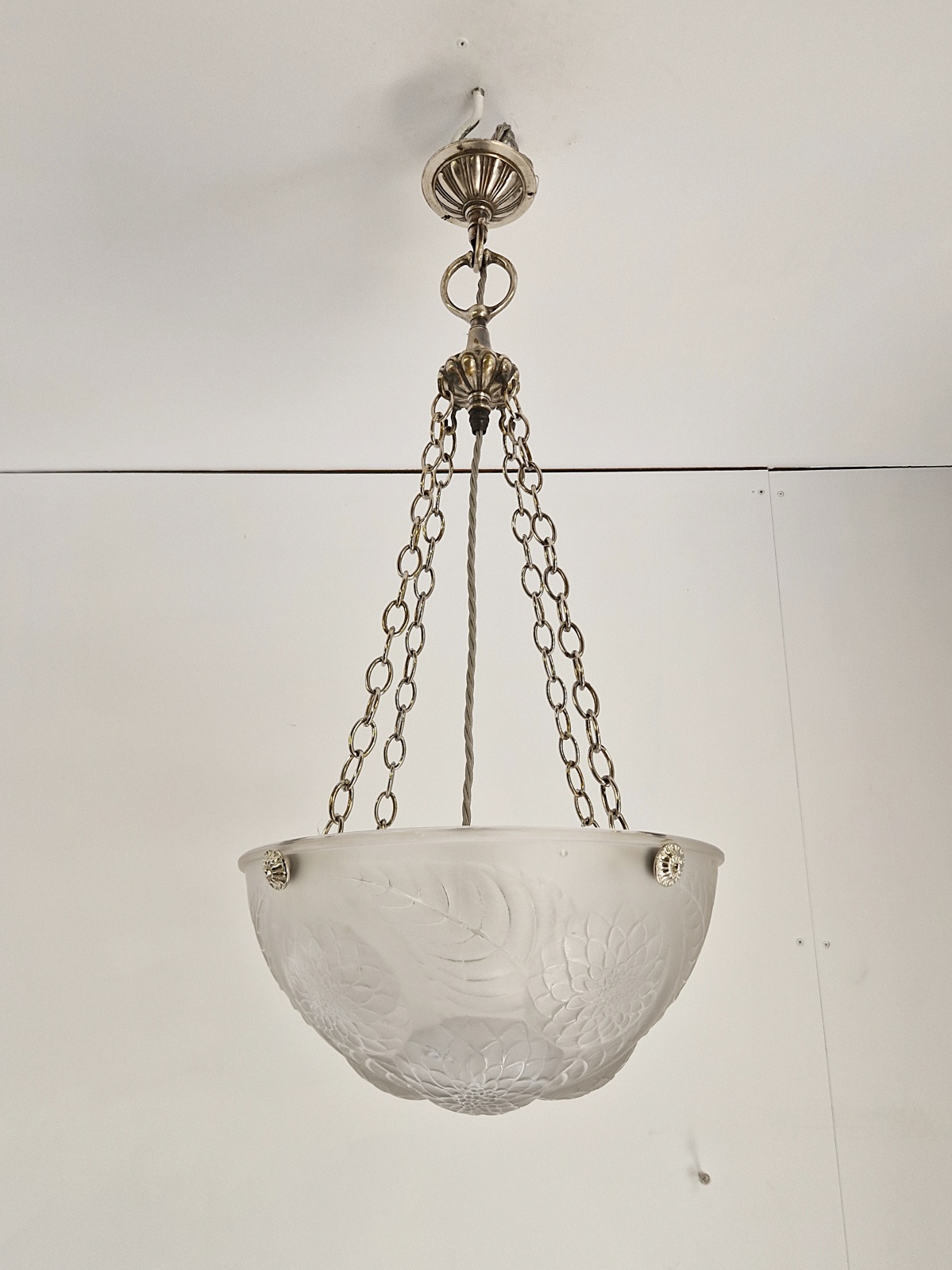 René Lalique | 2 "Dahlia" Frosted-glass Plafonniers | France c.1930 - Image 3