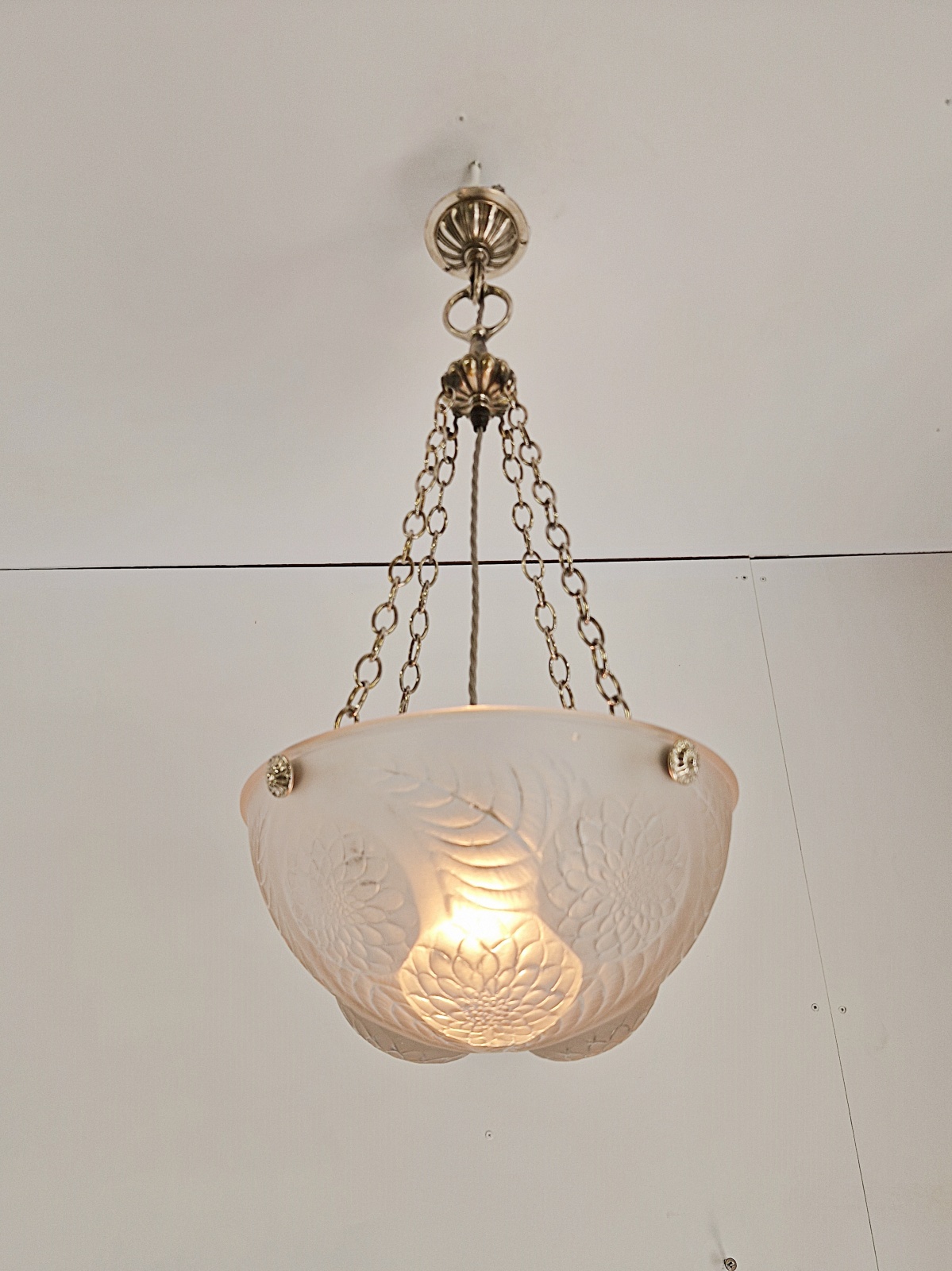 René Lalique | 2 "Dahlia" Frosted-glass Plafonniers | France c.1930 - Image 4