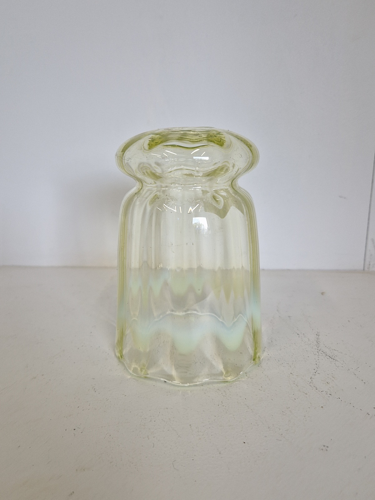 Unsigned | Vaseline Lampshade | England C.1900