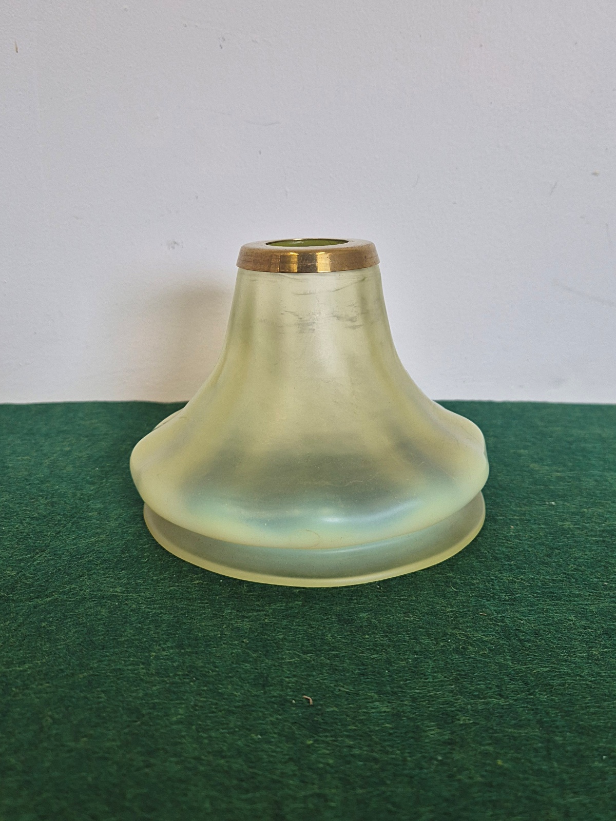 Unsigned | Straw-vaseline "Squat" Lampshade | English c.1900