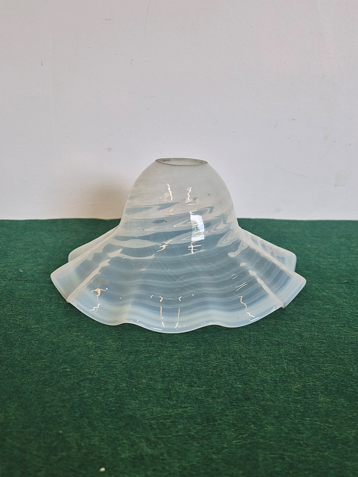 Unsigned | Opalescent "Jelly" Lampshade | English c.1900