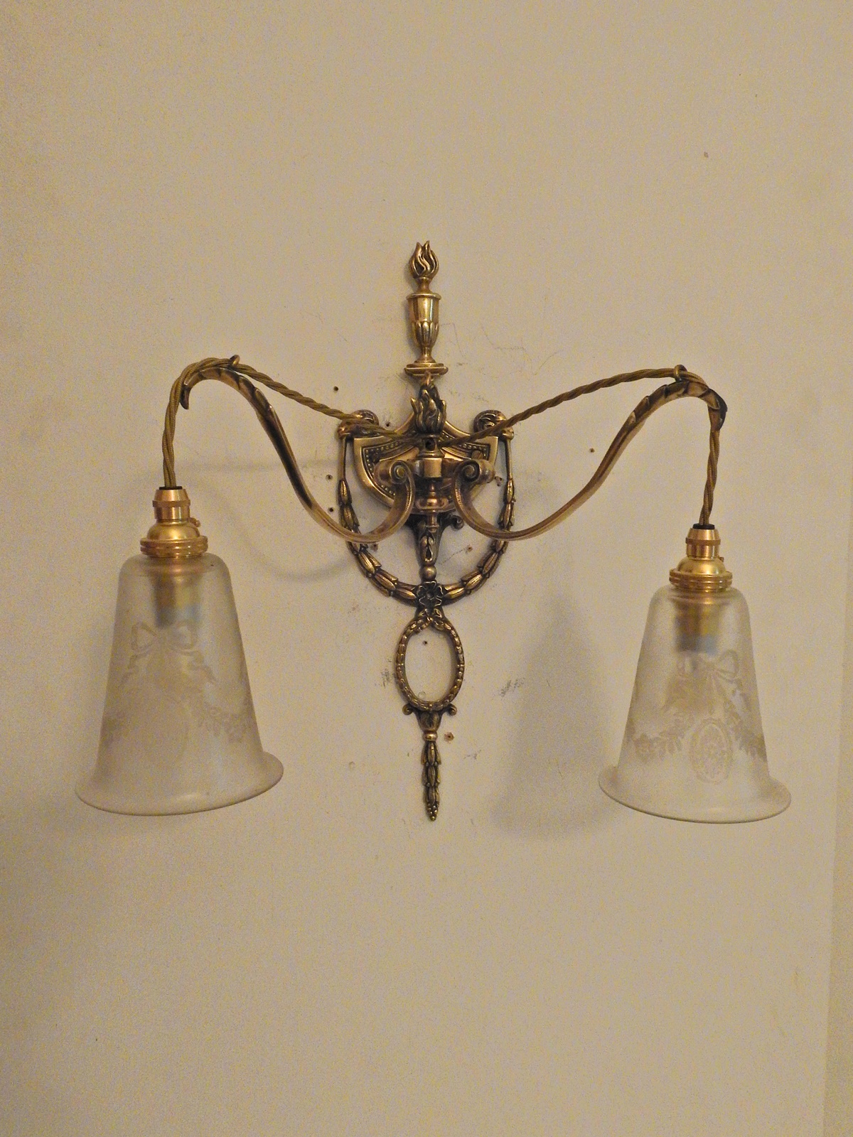 Attributed F & C Osler | 2 Neoclassical Twin-Arm Appliques | England c.1910 - Image 2