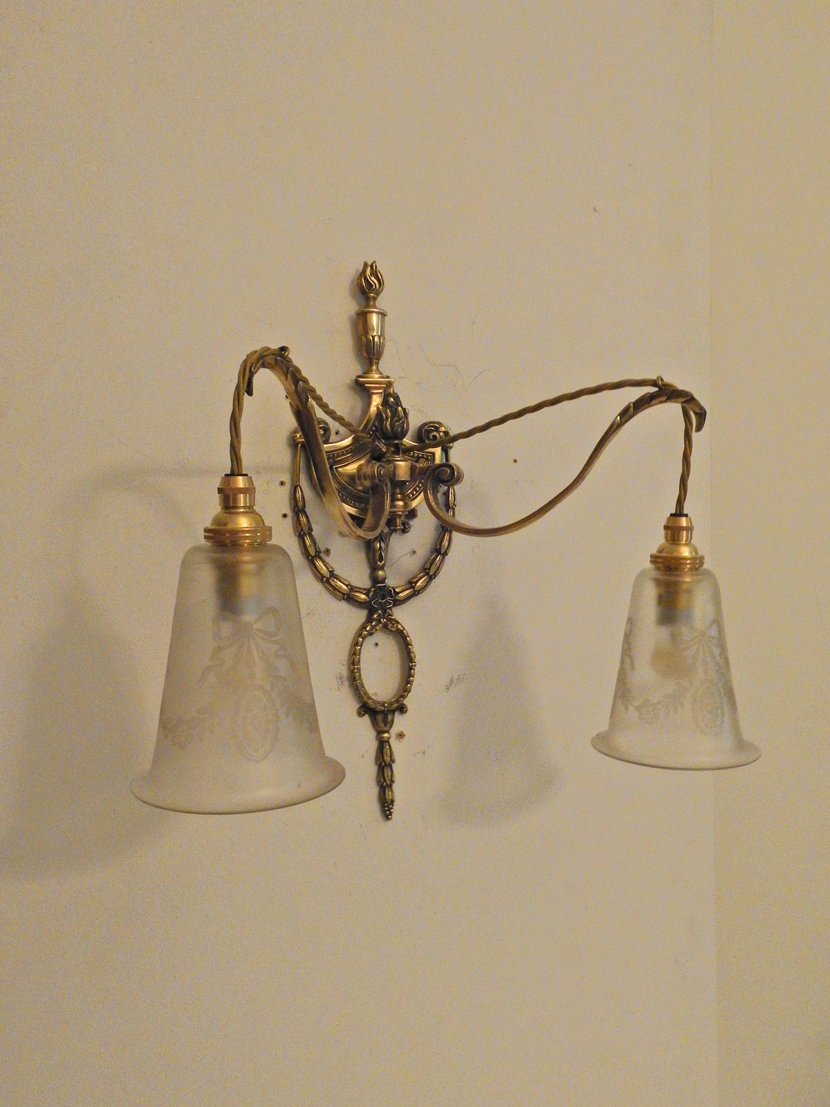 Attributed F & C Osler | 2 Neoclassical Twin-Arm Appliques | England c.1910 - Image 3