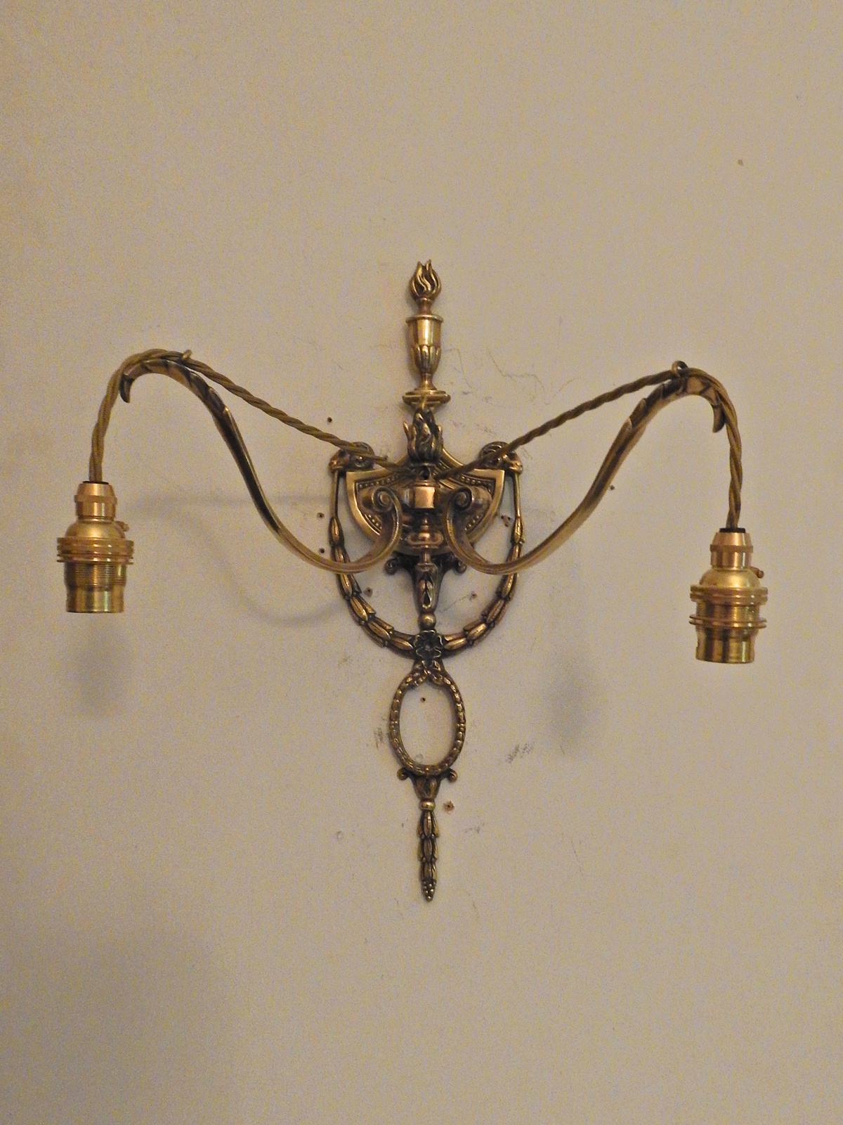 Attributed F & C Osler | 2 Neoclassical Twin-Arm Appliques | England c.1910 - Image 4