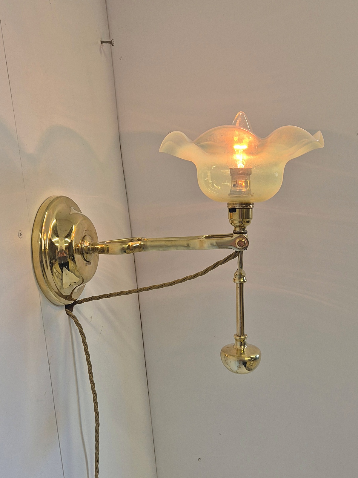 Playmit | 2 x Pairs (4) Cast Brass "Gimbal" Table or Wall Lamps | England c.1915 - Image 4