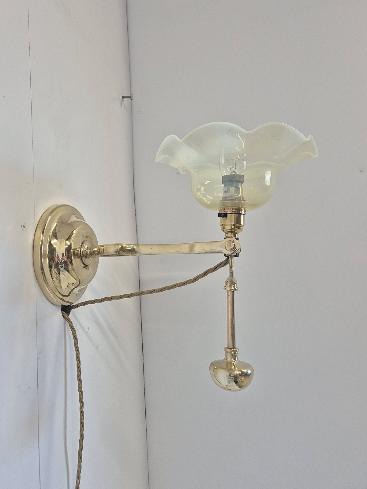 Playmit | 2 x Pairs (4) Cast Brass "Gimbal" Table or Wall Lamps | England c.1915 - Image 5