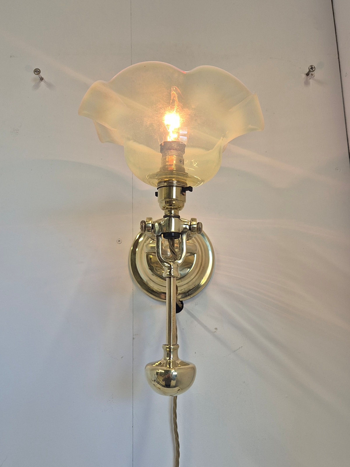 Playmit | 2 x Pairs (4) Cast Brass "Gimbal" Table or Wall Lamps | England c.1915 - Image 8