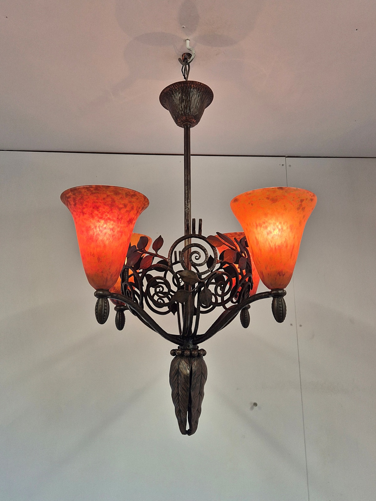 Edgar Brandt & Daum Frères | French Art Deco Wrought-Iron and "Pâte-de-Verre" Chandelier | France c. 1925 - Image 2