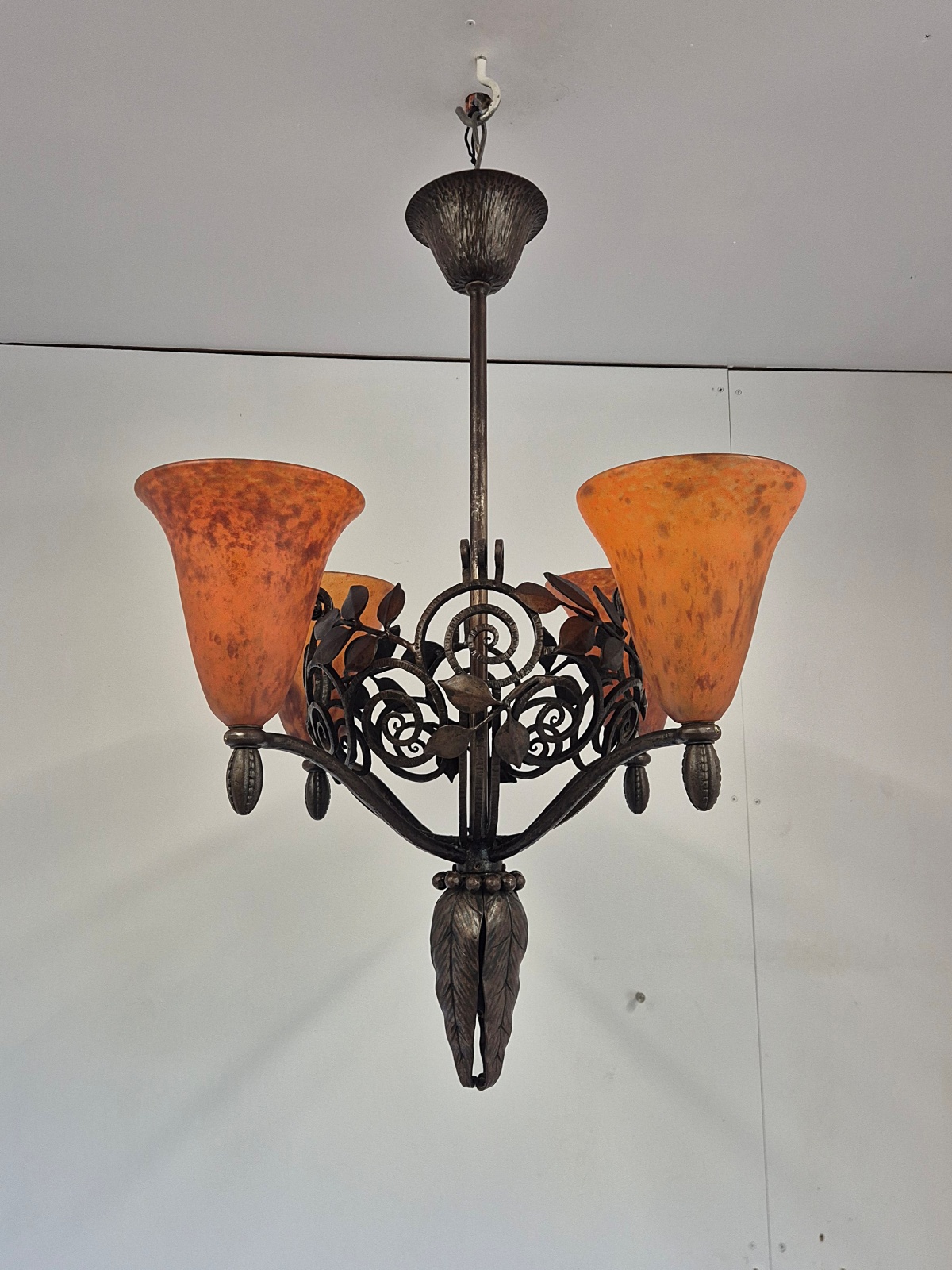 Edgar Brandt & Daum Frères | French Art Deco Wrought-Iron and "Pâte-de-Verre" Chandelier | France c. 1925 - Image 4