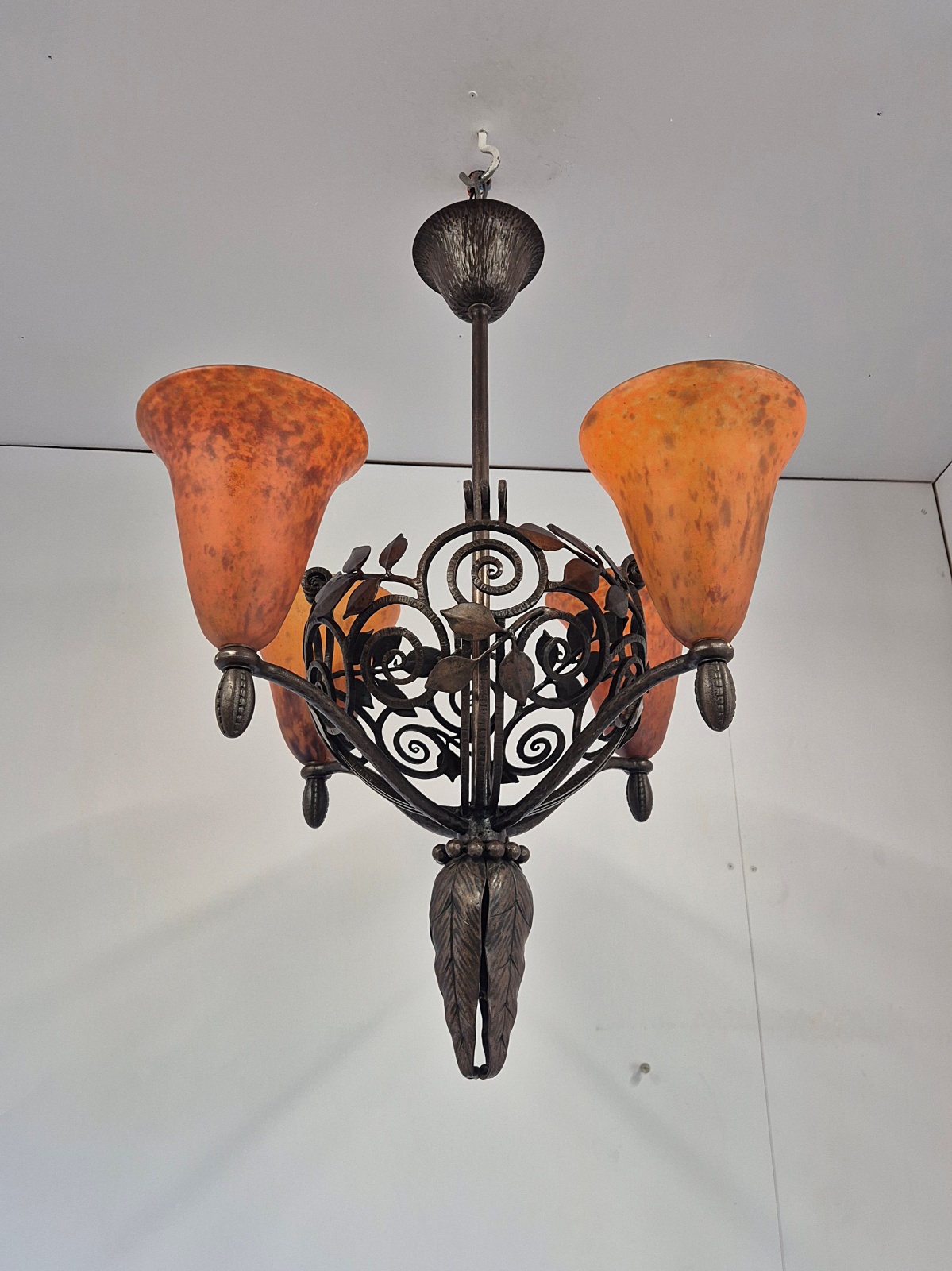 Edgar Brandt & Daum Frères | French Art Deco Wrought-Iron and "Pâte-de-Verre" Chandelier | France c. 1925 - Image 7