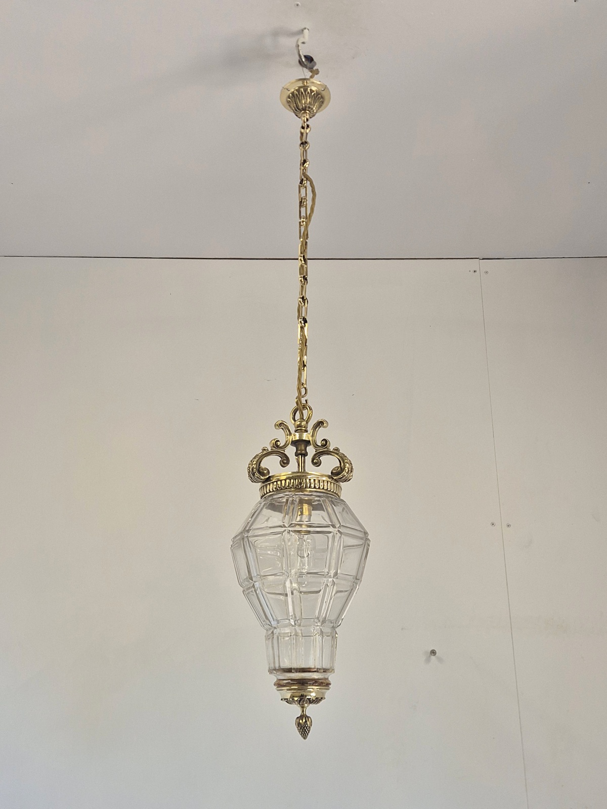 Style of Escaré & Danelle | 2 Brass 'Versailles' Prism Lanterns | England Early c.20th - Image 5