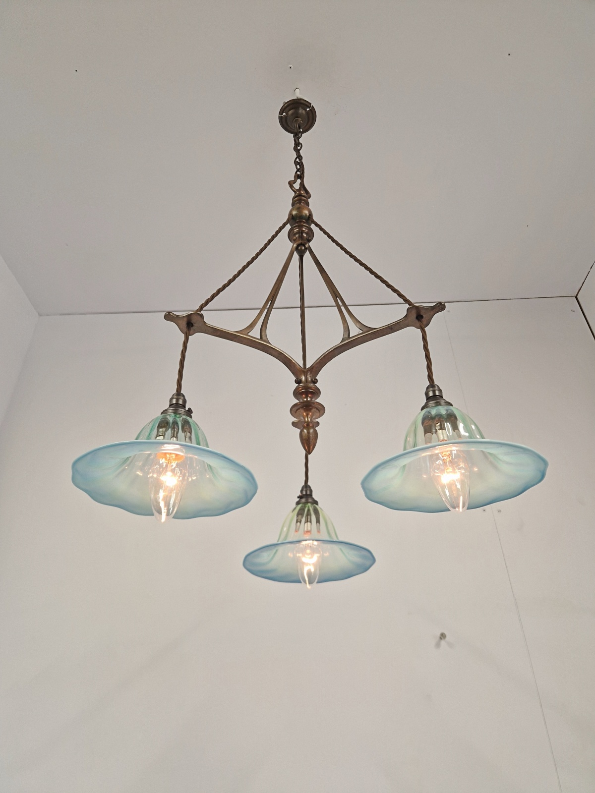 William Whitehouse & Co. Birmingham | Delicate 3-branch Arts & Crafts Electrolier | England 1905 | SOLD - Image 6