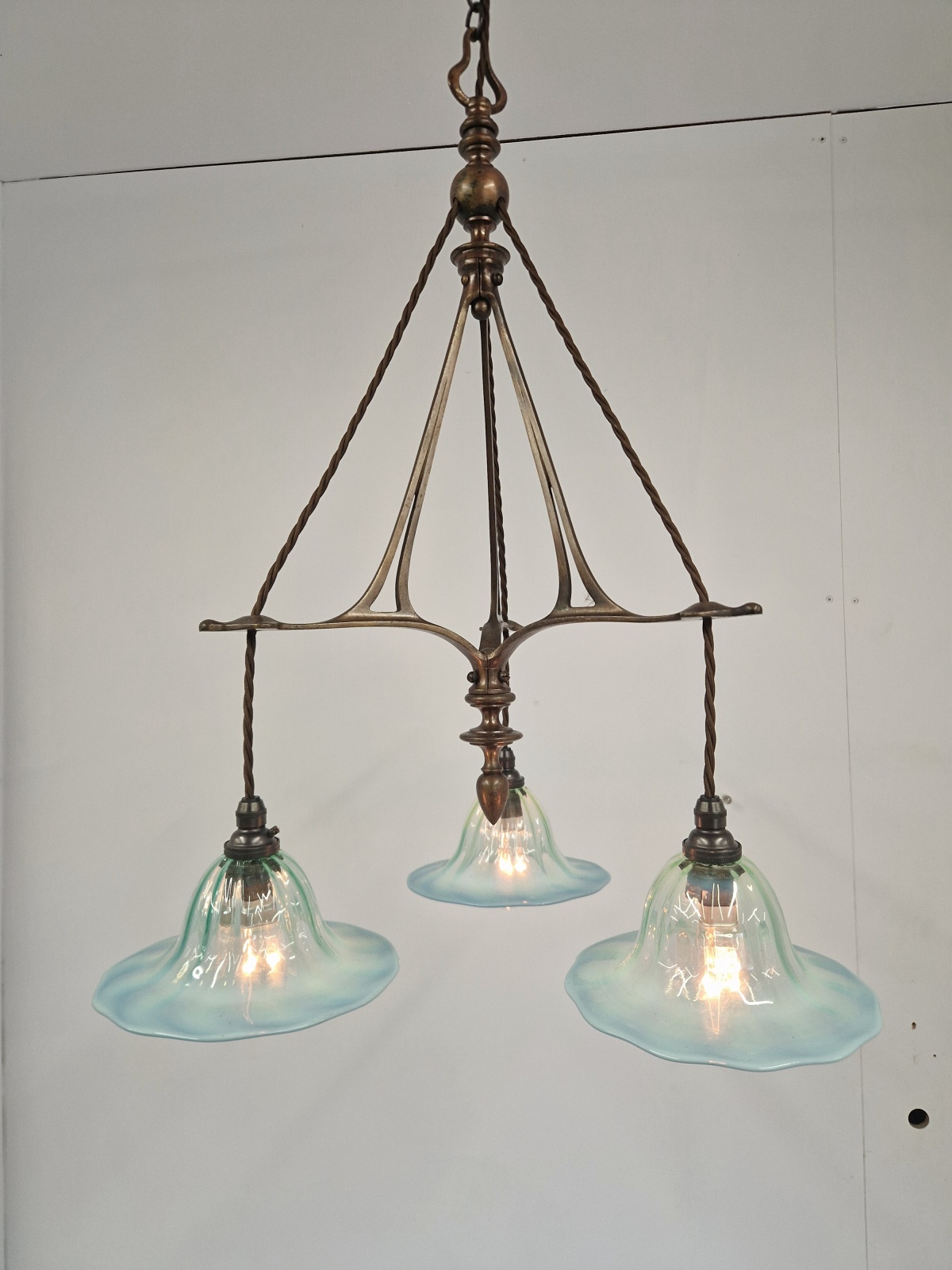 William Whitehouse & Co. Birmingham | Delicate 3-branch Arts & Crafts Electrolier | England 1905 | SOLD - Image 7