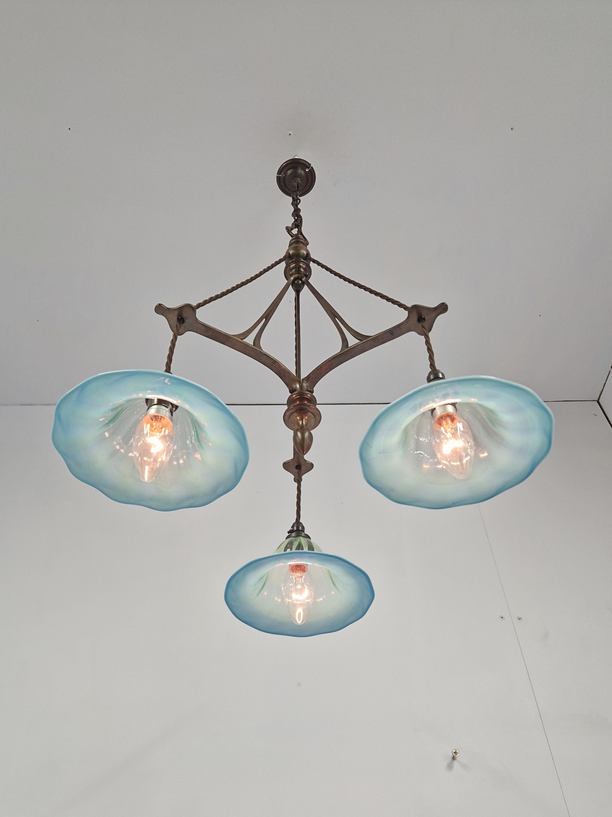 William Whitehouse & Co. Birmingham | Delicate 3-branch Arts & Crafts Electrolier | England 1905 | SOLD - Image 8