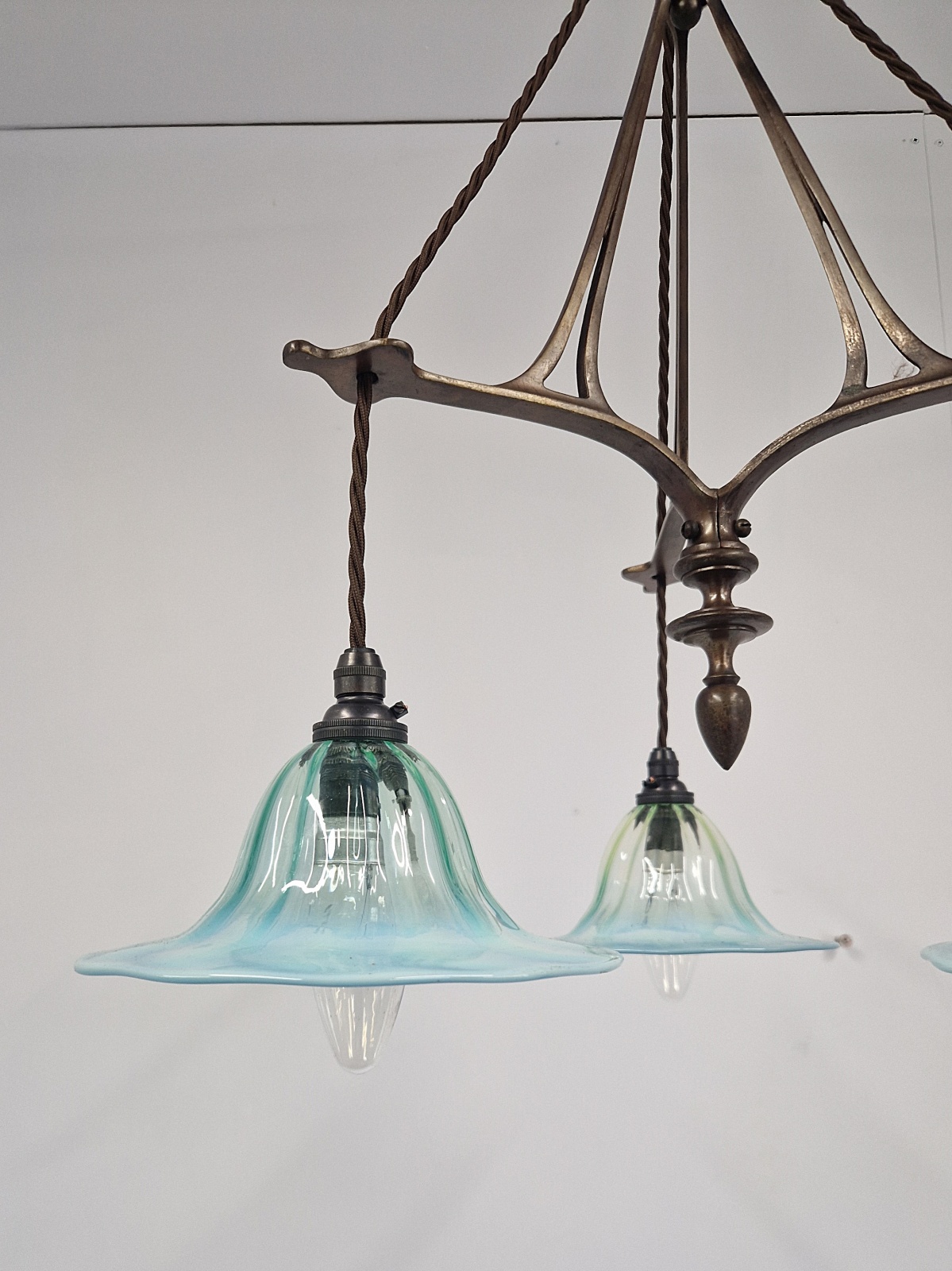 William Whitehouse & Co. Birmingham | Delicate 3-branch Arts & Crafts Electrolier | England 1905 | SOLD - Image 9