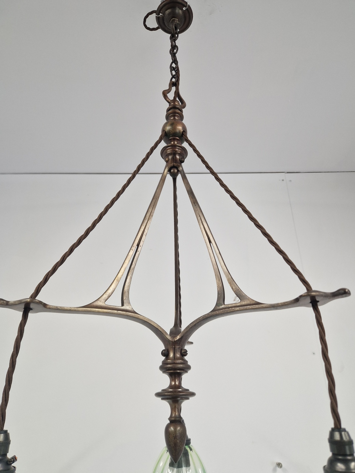 William Whitehouse & Co. Birmingham | Delicate 3-branch Arts & Crafts Electrolier | England 1905 | SOLD - Image 10