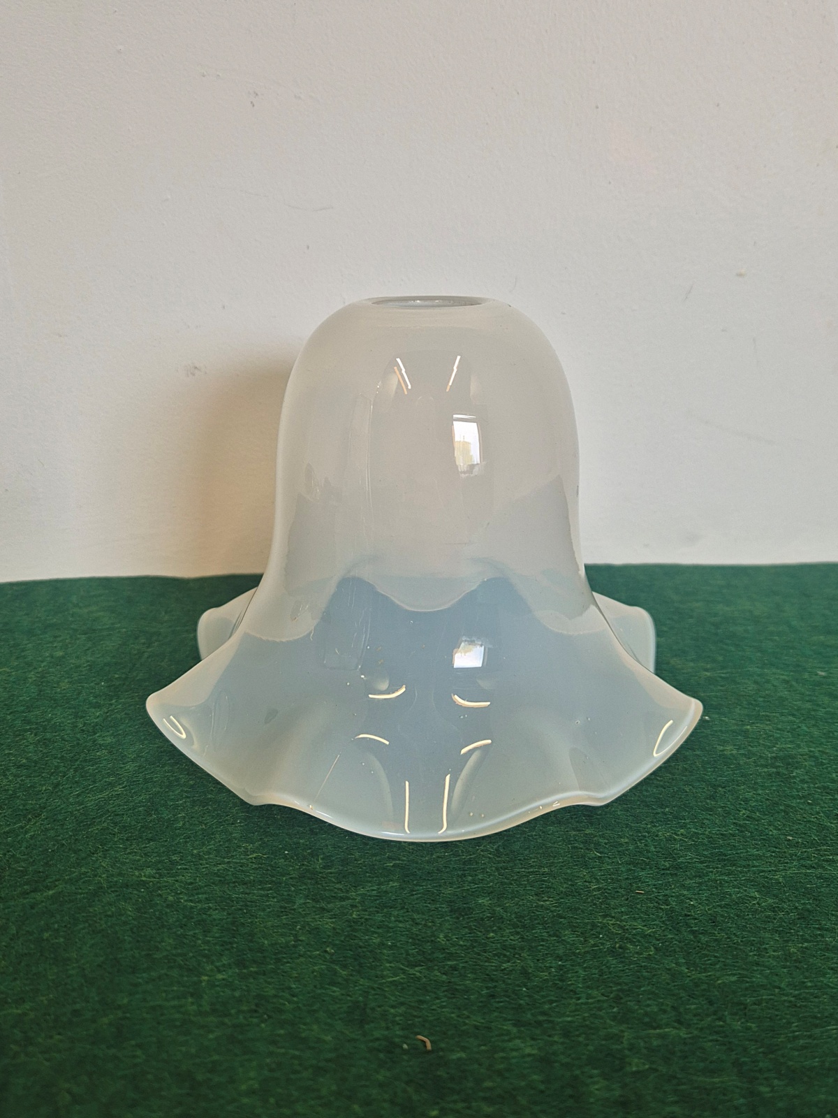 Unsigned | White-opalescent Lampshade | England c.1920