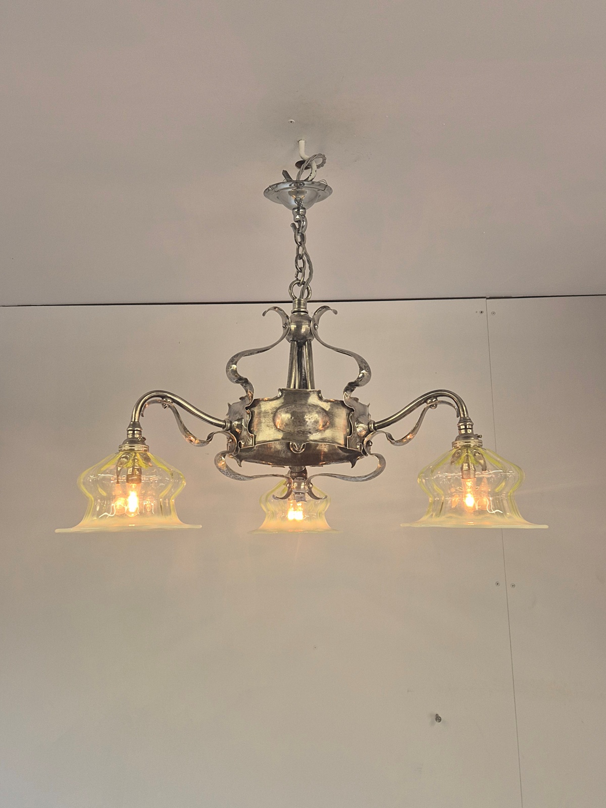 Unsigned | Silver-plated Arts & Crafts Elelectrolier | England c.1900 - Image 2