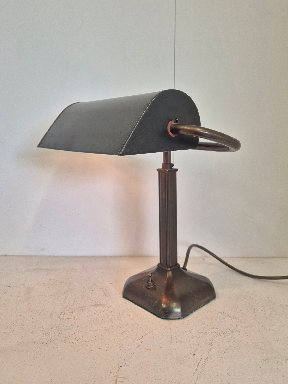 Unsigned | Traditional "Banker's" Desk Lamp | England c.1930 - Image 2