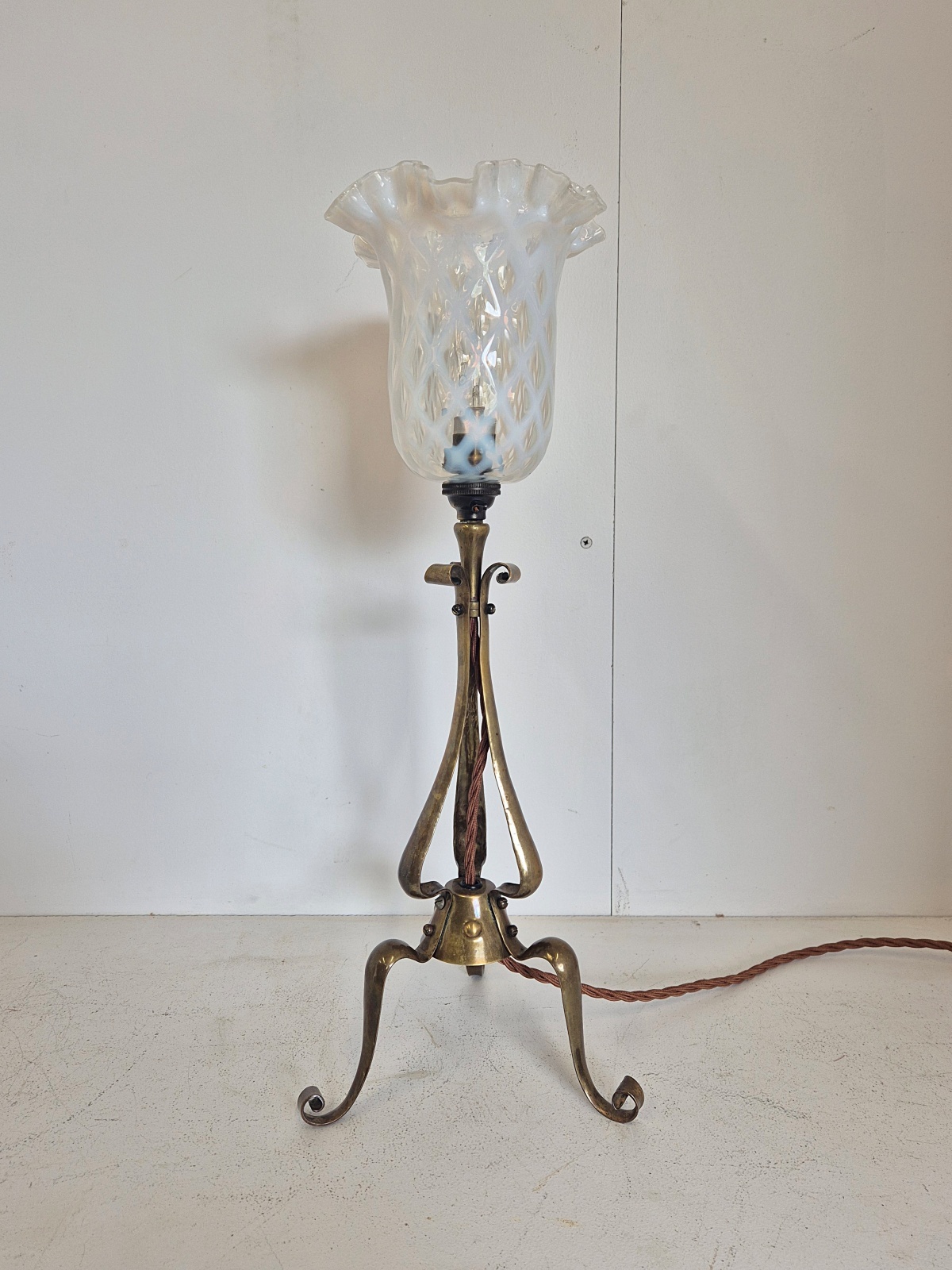 Unsigned | Brass Arts & Crafts Table Standard | England c.1905 - Image 3