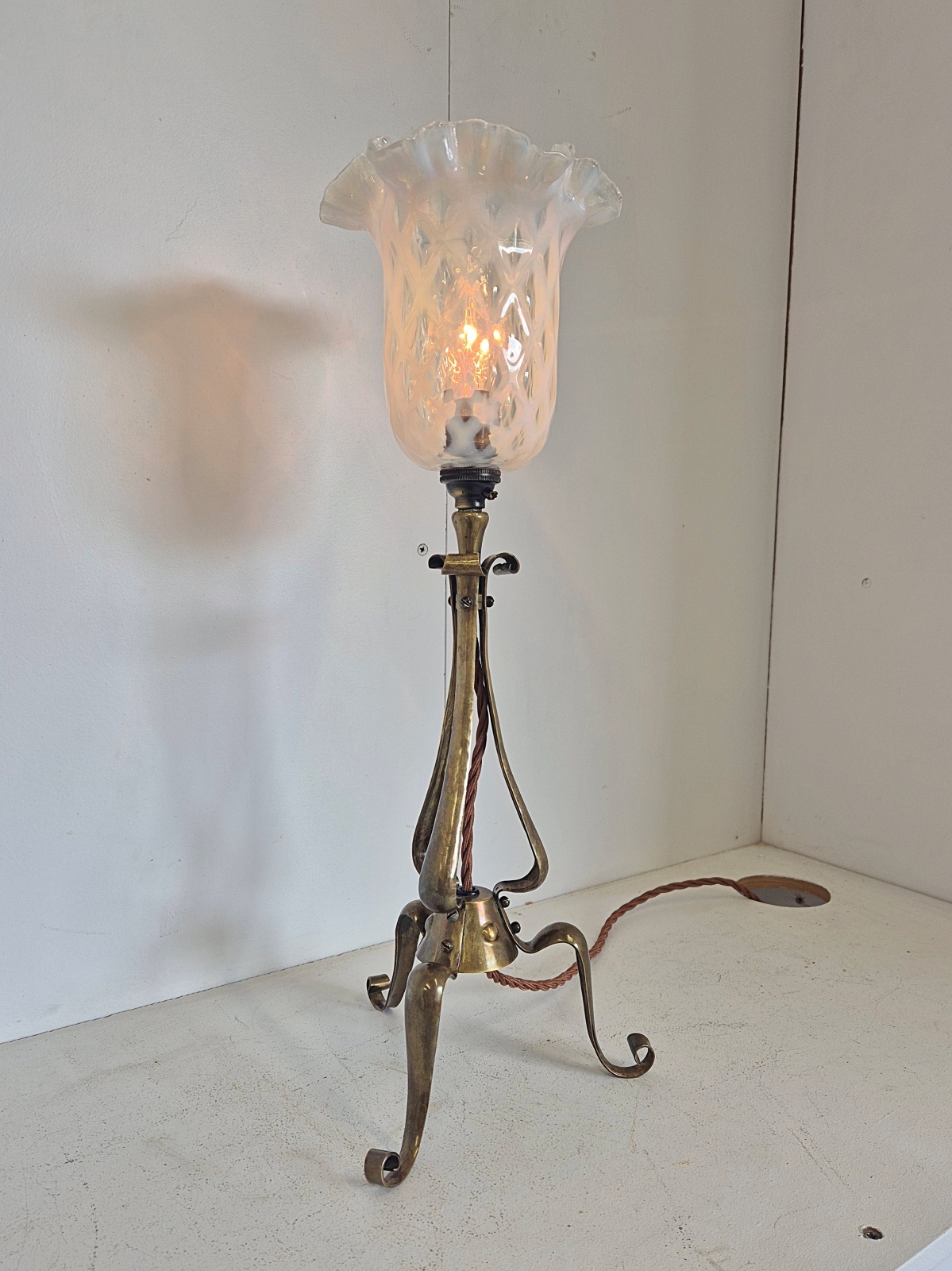 Unsigned | Brass Arts & Crafts Table Standard | England c.1905 - Image 4