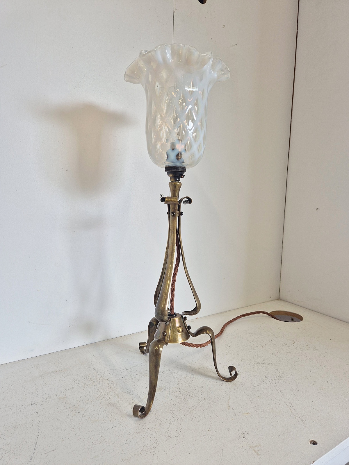 Unsigned | Brass Arts & Crafts Table Standard | England c.1905 - Image 5