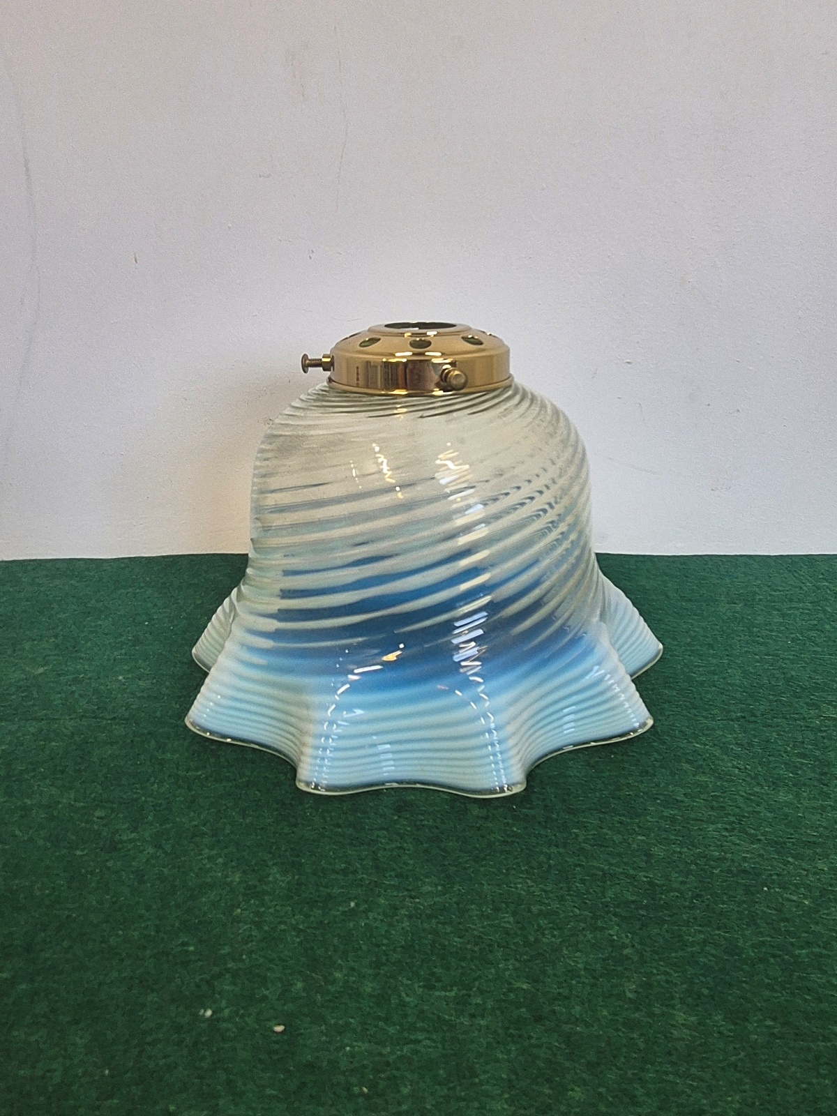 Unsigned | Straw-Opalescent Vaseline Gas Lampshade | English c.1900