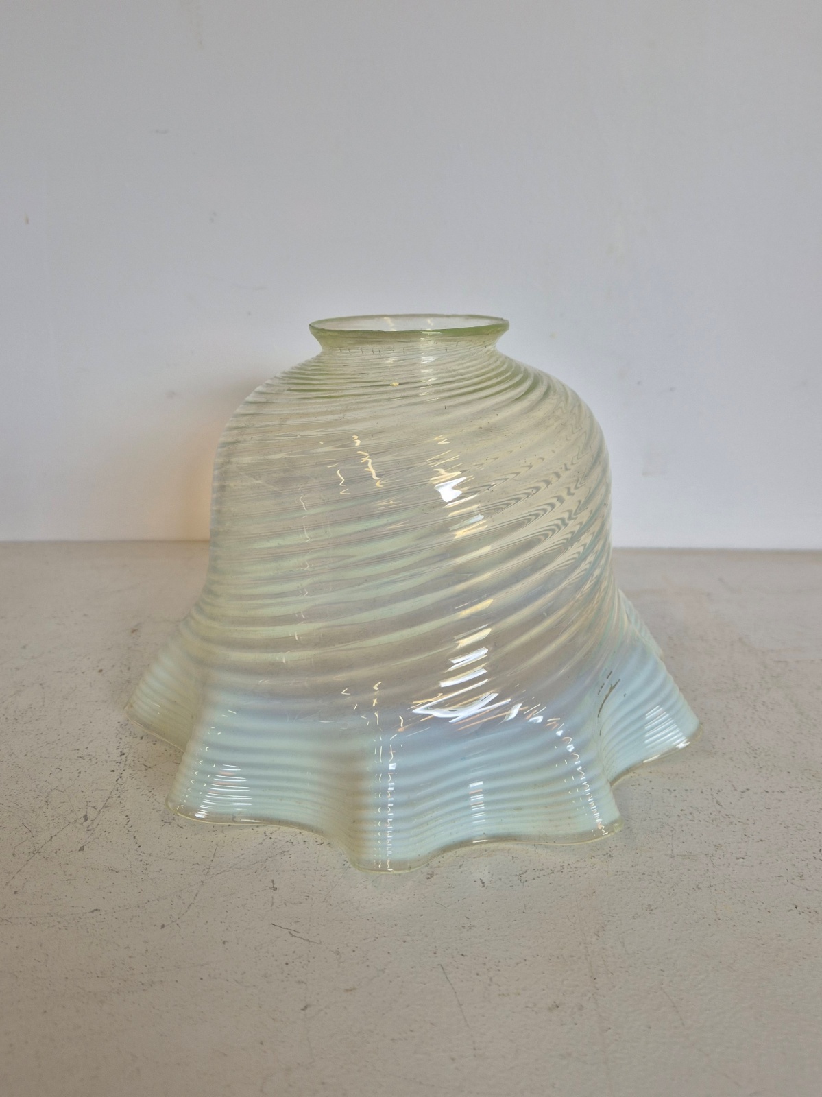 Unsigned | Straw-Opalescent Vaseline Gas Lampshade | English c.1900