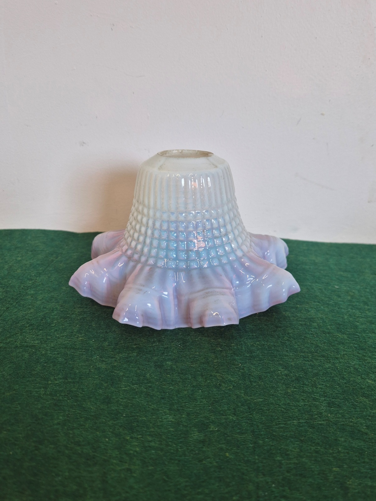 Unsigned | Pink-opalescent Lampshade | England c.1910