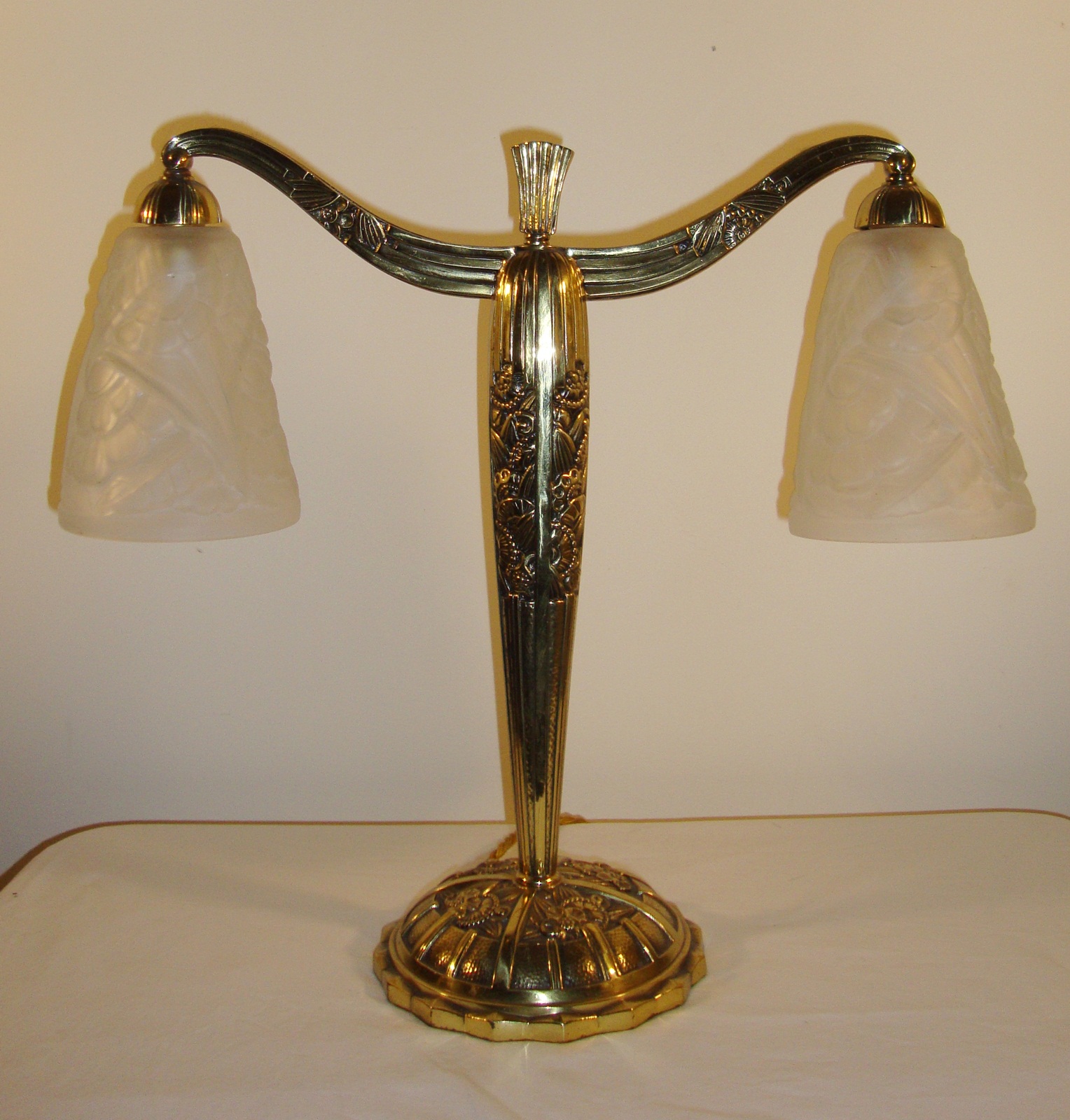 Hettier et Vincent, Paris | Bronze Twin-arm Table Lamp | France c1925 | SOLD - Image 2